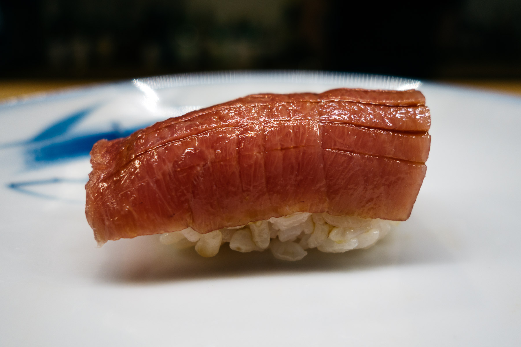 O-toro (tłusta część tuńczyka błękitnopłetwego)
