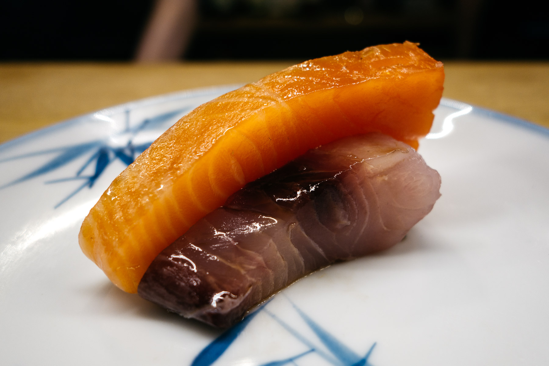 Sashimi z łososia i shima-aji (dla mnie - zamiast krewetek)