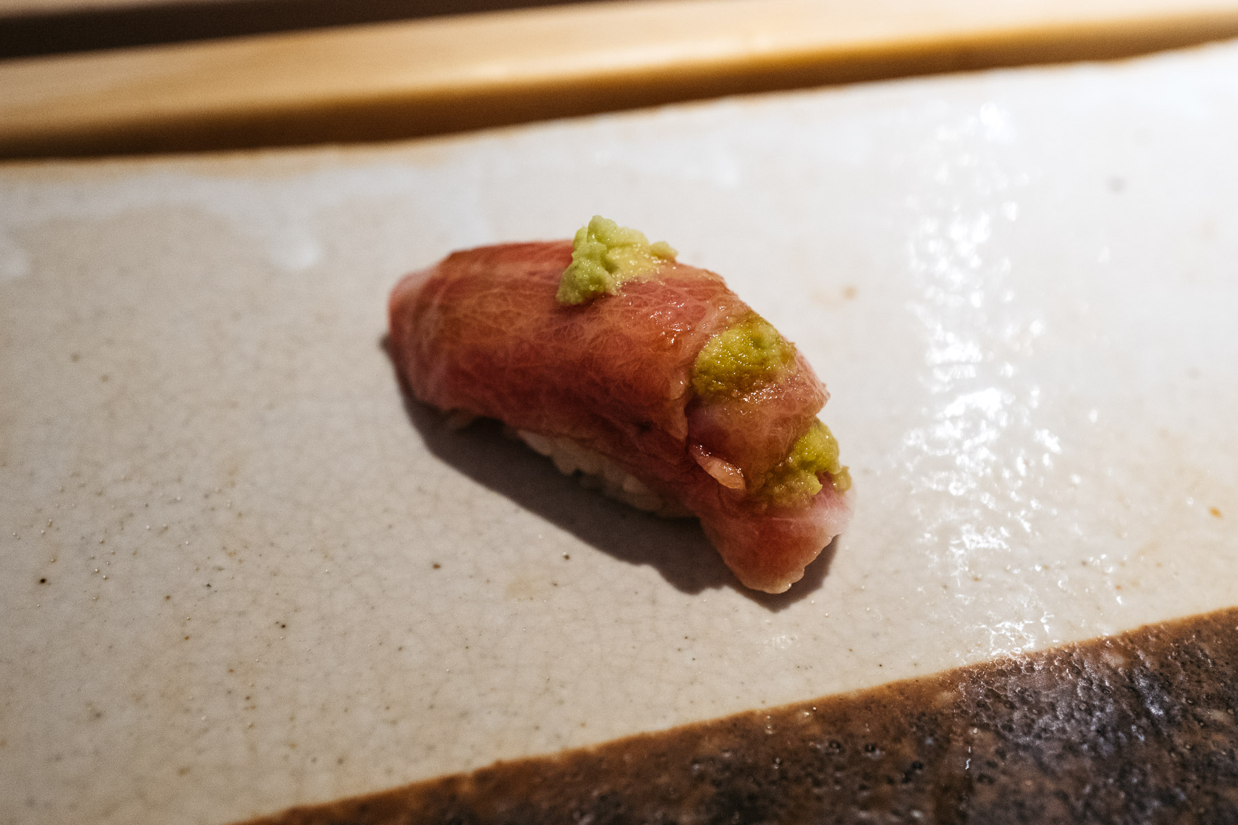 Otoro mille feuille (warstwy tłustej części tuńczyka przekładane wasabi)